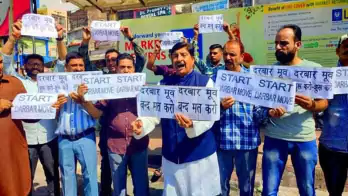 Dimple ने रैली कर दरबार मूव की बहाली की मांग की Dimple ने रैली कर दरबार मूव की बहाली की मांग की