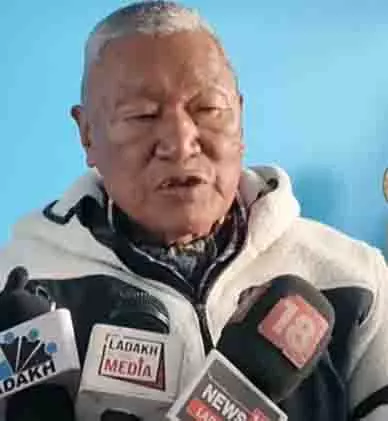 JAMMU: लद्दाख प्रशासन ने नागरिक समाज से मुलाकात की JAMMU: लद्दाख प्रशासन ने नागरिक समाज से मुलाकात की