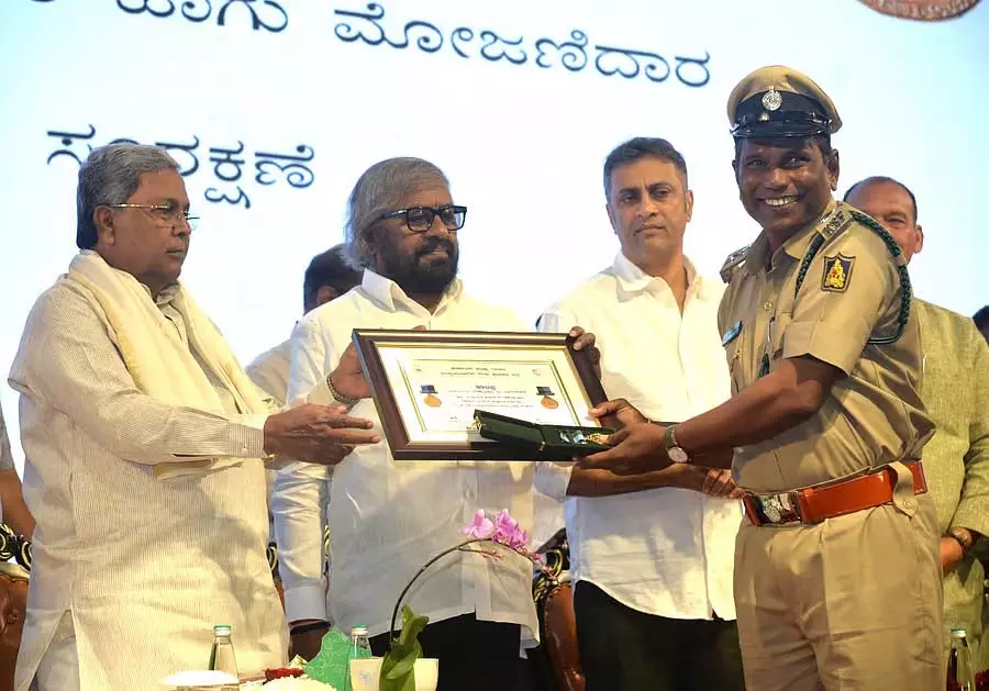Karnataka : उप-क्षेत्रीय वन अधिकारी को मुख्यमंत्री पदक Karnataka : उप-क्षेत्रीय वन अधिकारी को मुख्यमंत्री पदक