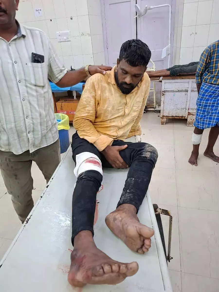 लड़की से बलात्कार; भागने की कोशिश कर रहे संदिग्ध को गोली मारी गई लड़की से बलात्कार; भागने की कोशिश कर रहे संदिग्ध को गोली मारी गई