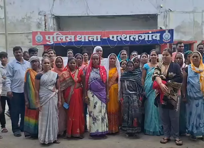 पालतू कुत्ते का अटैक, बच्ची की हालत गंभीर पालतू कुत्ते का अटैक, बच्ची की हालत गंभीर