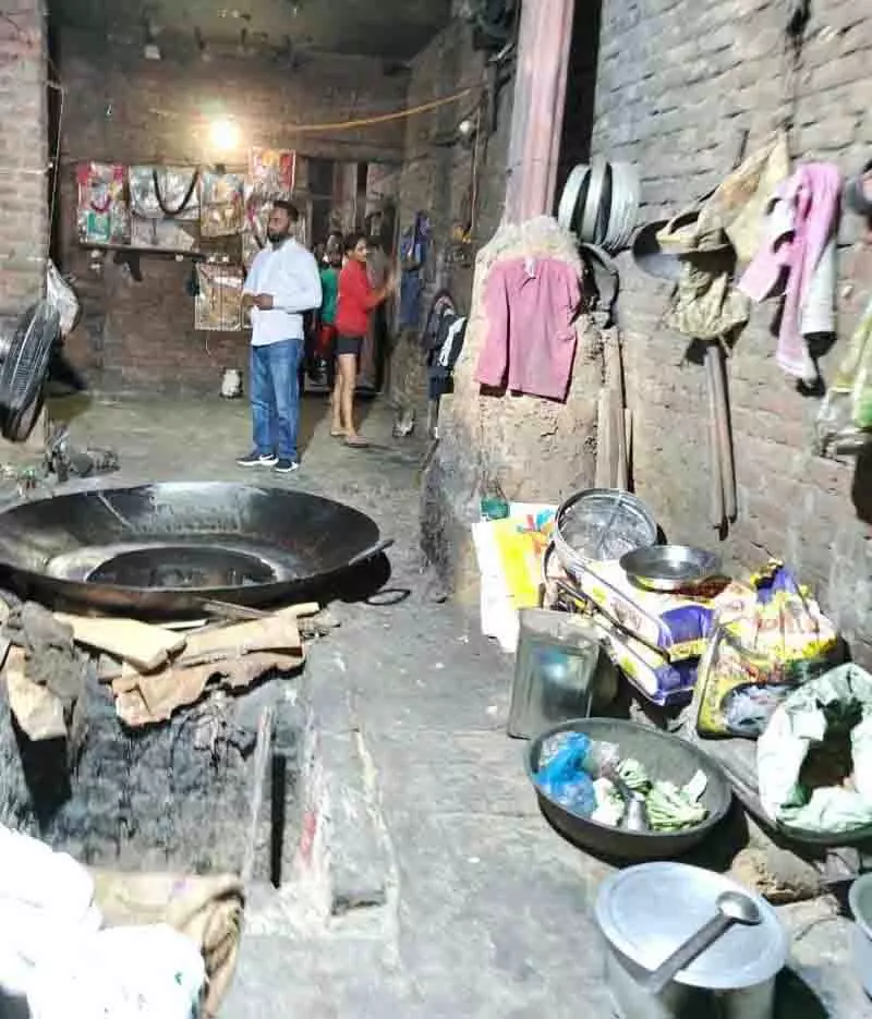 Ludhiana: स्वास्थ्य विभाग ने जिले में खाद्य पदार्थों में मिलावट पर नकेल कसी, हेल्पलाइन शुरू की Ludhiana: स्वास्थ्य विभाग ने जिले में खाद्य पदार्थों में मिलावट पर नकेल कसी, हेल्पलाइन शुरू की