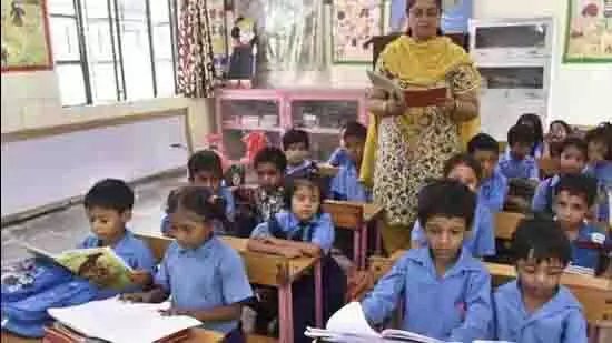 सत्र के आधे समय में ही Gurugram के सरकारी स्कूलों में पाठ्यपुस्तकों की कमी सत्र के आधे समय में ही Gurugram के सरकारी स्कूलों में पाठ्यपुस्तकों की कमी