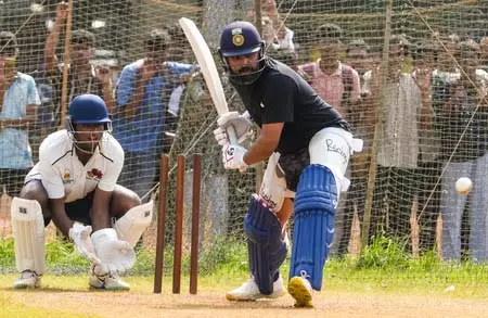 रोहित शर्मा: ऑस्ट्रेलिया दौरे से पहले नेट्स में जमकर अभ्यास कर रहे हिटमैन रोहित शर्मा: ऑस्ट्रेलिया दौरे से पहले नेट्स में जमकर अभ्यास कर रहे हिटमैन