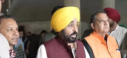 मुख्यमंत्री भगवंत मान ने सीजेआई के साथ हुए दुर्व्यवहार की निंदा की मुख्यमंत्री भगवंत मान ने सीजेआई के साथ हुए दुर्व्यवहार की निंदा की