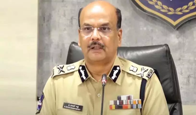 प्रमुख माओवादी नेताओं ने किया आत्मसमर्पण, DGP ने प्रोत्साहन राशि का वादा किया प्रमुख माओवादी नेताओं ने किया आत्मसमर्पण, DGP ने प्रोत्साहन राशि का वादा किया