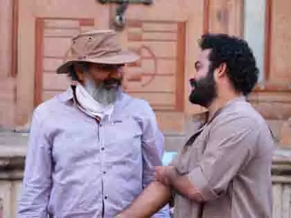 एनटीआर ने RRR के निर्देशक को एक साल बड़ा होने पर ढेर सारा प्यार दिया एनटीआर ने RRR के निर्देशक को एक साल बड़ा होने पर ढेर सारा प्यार दिया