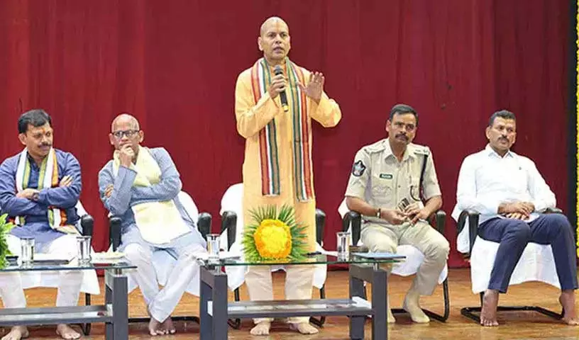 श्री पद्मावती अम्मावरी ब्रह्मोत्सव को भी सफल बनाया जाना चाहिए: TTD EO श्री पद्मावती अम्मावरी ब्रह्मोत्सव को भी सफल बनाया जाना चाहिए: TTD EO