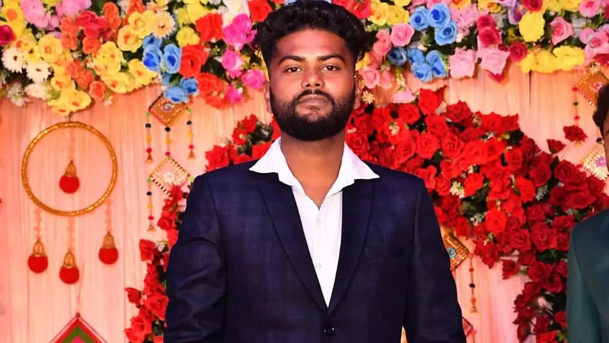 चाचाओं के बीच लड़ाई रोकने की कोशिश में भतीजे की जोकर ने हत्या कर दी चाचाओं के बीच लड़ाई रोकने की कोशिश में भतीजे की जोकर ने हत्या कर दी
