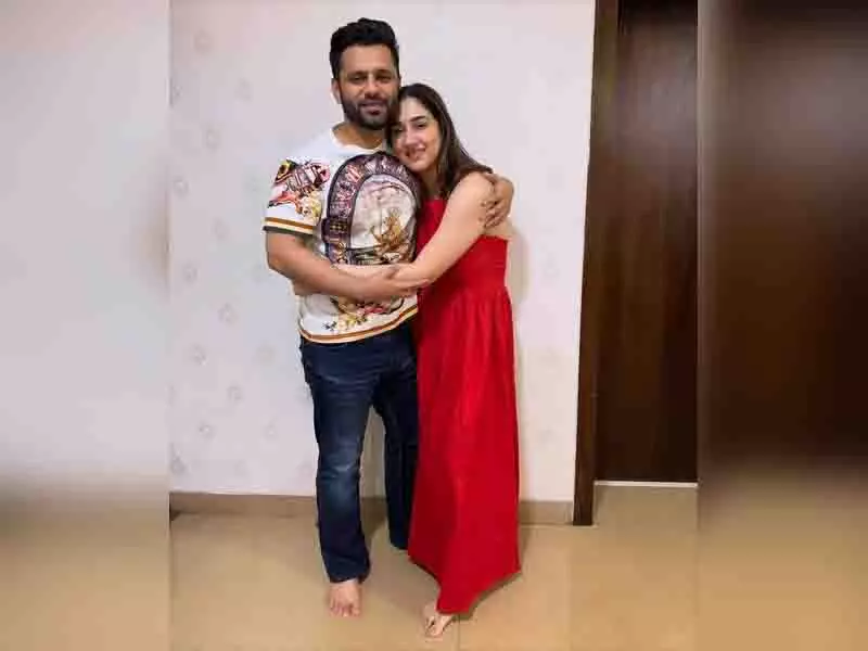 तेज बुखार में भी Disha Parmar ने रखा करवा चौथ का व्रत तेज बुखार में भी Disha Parmar ने रखा करवा चौथ का व्रत