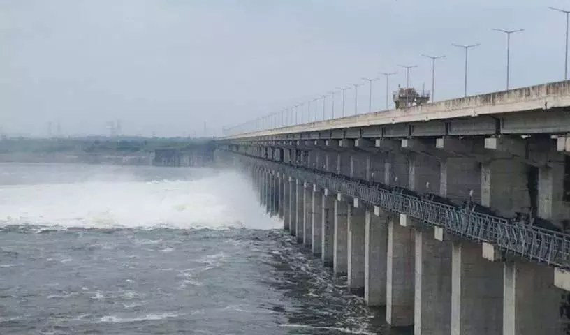 तेलंगाना में गोदावरी परियोजनाओं का मानसून रिपोर्ट: बाढ़ और सूखे के बीच किसानों की फसलें प्रभावित तेलंगाना में गोदावरी परियोजनाओं का मानसून रिपोर्ट: बाढ़ और सूखे के बीच किसानों की फसलें प्रभावित