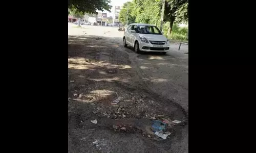 chandigarh मरम्मत की समय सीमा के बावजूद पंचकूला की सड़कों पर गड्ढे बने