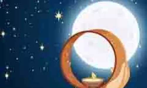 Karwa Chauth Vrat Udyapan Vidhi: जाने करवा चौथ व्रत का उद्यापन कब और कैसे करें