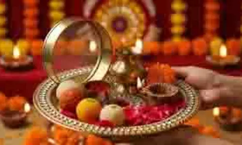 Karwa Chauth Puja Vidhi At Home: घर पर अकेले कैसे करें करवा चौथ पूजा,जानें सरल विधि और शुभ मुहूर्त