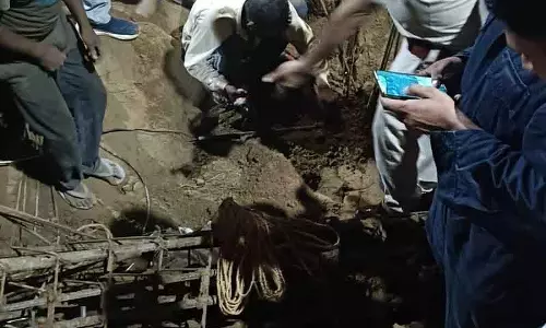 दक्षिण दिल्ली में दीवार गिरने से एक व्यक्ति की मौत, पांच घायल दक्षिण दिल्ली में दीवार गिरने से एक व्यक्ति की मौत, पांच घायल