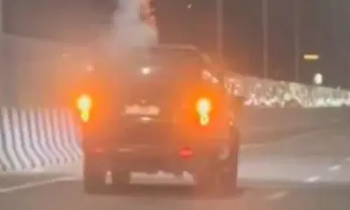Gurugram: गुरुग्राम-द्वारका एक्सप्रेस-वे पर शराब के नशे में स्टंटबाजी Gurugram: गुरुग्राम-द्वारका एक्सप्रेस-वे पर शराब के नशे में स्टंटबाजी