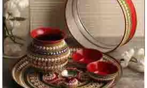 Karva Chauth 2025: करवा चौथ के बाद क्या-क्या चीजें दान देनी चाहिए Karva Chauth 2025: करवा चौथ के बाद क्या-क्या चीजें दान देनी चाहिए