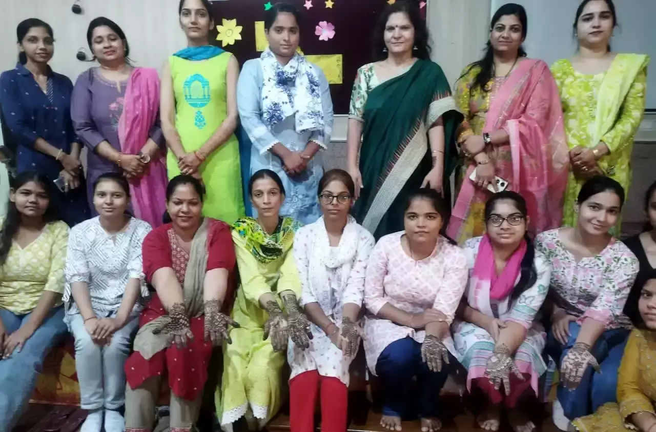 Jhajjar: मेंहदी प्रतियोगिता में साहिना और साक्षी का कमाल Jhajjar: मेंहदी प्रतियोगिता में साहिना और साक्षी का कमाल