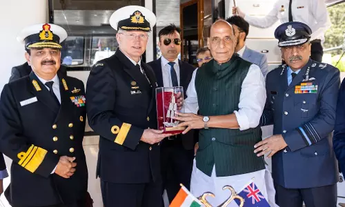 रक्षा मंत्री राजनाथ सिंह ने सिडनी में कुट्टाबुल नेवल बेस का किया दौरा रक्षा मंत्री राजनाथ सिंह ने सिडनी में कुट्टाबुल नेवल बेस का किया दौरा