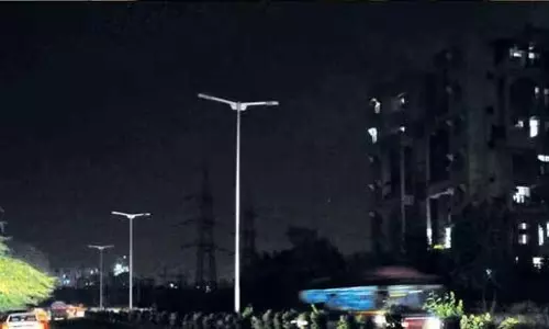 PWD विज्ञापन के माध्यम से स्ट्रीट लाइट के खंभों से पैसा कमाएगा