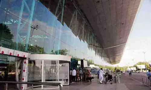 Amritsar हवाई अड्डे पर बार-बार नशीली दवाओं की तस्करी की कोशिशों से सुरक्षा एजेंसियां हैरान Amritsar हवाई अड्डे पर बार-बार नशीली दवाओं की तस्करी की कोशिशों से सुरक्षा एजेंसियां हैरान