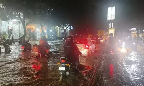 Bengaluru व्हाइटफील्ड और एचएसआर लेआउट में भारी बारिश से यातायात बाधित
