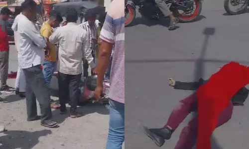 Pune : हिंजवडी-मान रोड पर गलत साइड बाइक चला रही महिला की दुर्घटना में मौत Pune : हिंजवडी-मान रोड पर गलत साइड बाइक चला रही महिला की दुर्घटना में मौत