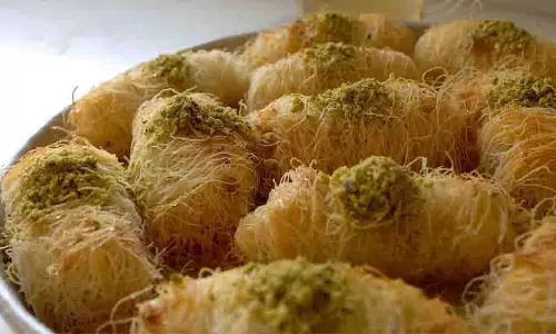 Kunafa Cheese Roll:जानिए कैसे तैयार करें मीठा व्यंजन Kunafa Cheese Roll:जानिए कैसे तैयार करें मीठा व्यंजन