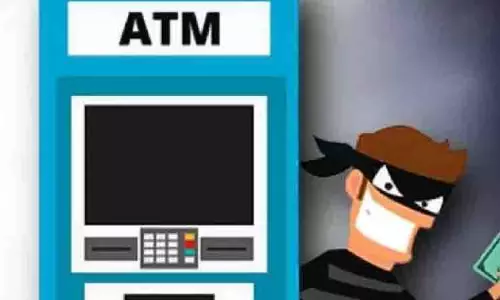 CCTV अलर्ट की मदद से चेन्नई के अन्ना नगर में एटीएम में सेंधमारी नाकाम, 20 वर्षीय युवक गिरफ्तार CCTV अलर्ट की मदद से चेन्नई के अन्ना नगर में एटीएम में सेंधमारी नाकाम, 20 वर्षीय युवक गिरफ्तार