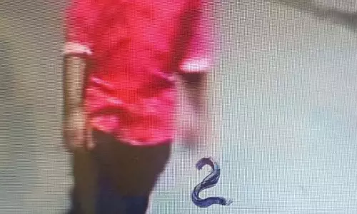 दशहरा में गुब्बारे बेचने आई लड़की से बलात्कार और हत्या: आरोपी गिरफ्तार दशहरा में गुब्बारे बेचने आई लड़की से बलात्कार और हत्या: आरोपी गिरफ्तार