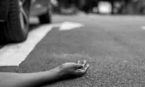 Ballia: तेज रफ्तार कार की टक्कर से व्यक्ति की मौत, पत्नी गंभीर रूप से घायल