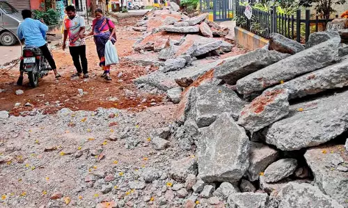 जुबली हिल्स उपचुनाव, GHMC ने सिद्धार्थ नगर में अच्छी सड़कें खोदकर जनता का पैसा बर्बाद किया