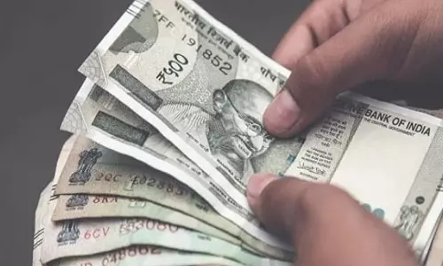 बाबू रिश्वत लेते गिरफ्तार बाबू रिश्वत लेते गिरफ्तार