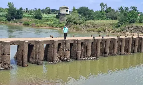 Karnataka : अधिकारी वरदा नदी पुल पर गेट लगाने में विफल रहे