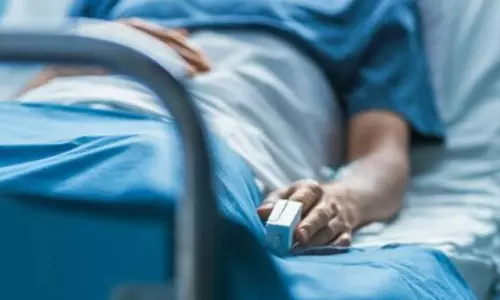 Kerala: लग्जरी कार विवाद में परिवार पर हिंसा, बेटे को लोहे की रॉड लगी Kerala: लग्जरी कार विवाद में परिवार पर हिंसा, बेटे को लोहे की रॉड लगी