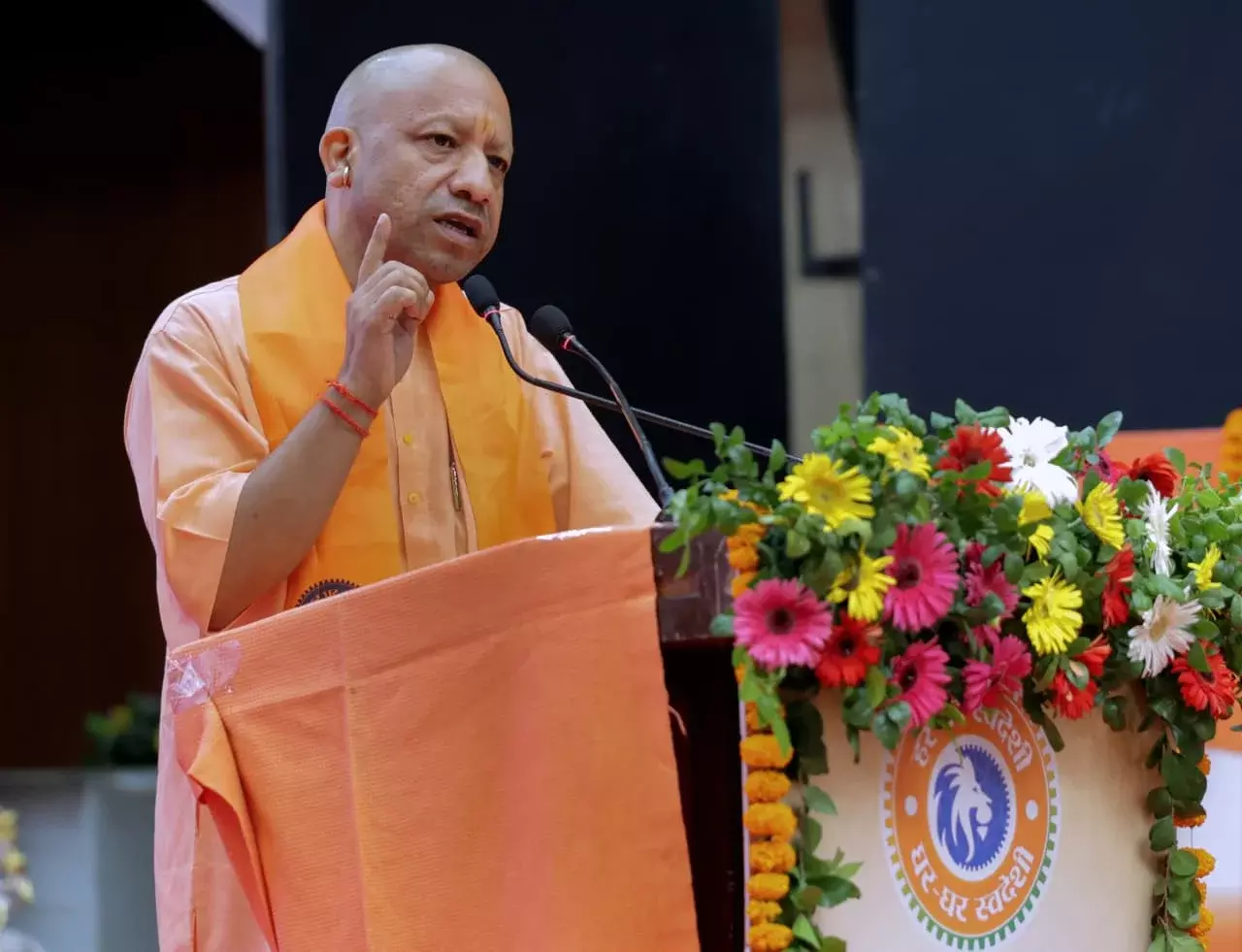 Gorakhpur: दीपावली पर स्वदेशी उत्पादों को बढ़ावा देने की सीएम योगी की अपील