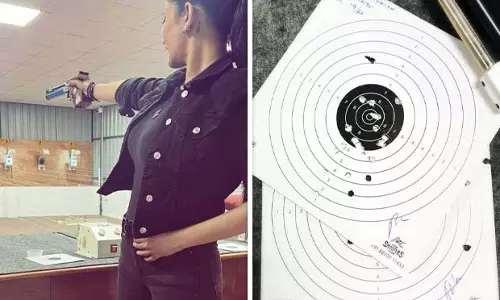 Shruti Haasan ने साधा निशाना: व्यस्त फिल्मी करियर के साथ-साथ पिस्टल शूटिंग को भी अपनाया Shruti Haasan ने साधा निशाना: व्यस्त फिल्मी करियर के साथ-साथ पिस्टल शूटिंग को भी अपनाया