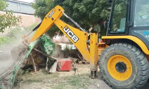 Bareilly: अतिक्रमणकारियों पर जुर्माना, दुकानदारों ने जताई आपत्ति Bareilly: अतिक्रमणकारियों पर जुर्माना, दुकानदारों ने जताई आपत्ति