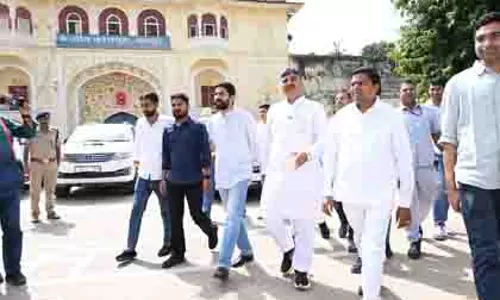 NSUI छात्रों की गिरफ्तारी पर नेता प्रतिपक्ष का हमला NSUI छात्रों की गिरफ्तारी पर नेता प्रतिपक्ष का हमला