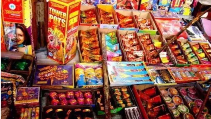 Haridwar: अवैध पटाखों का भंडार उजागर, पुलिस ने की बरामदगी Haridwar: अवैध पटाखों का भंडार उजागर, पुलिस ने की बरामदगी