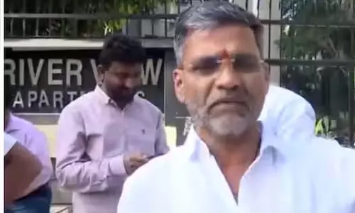 Nilesh Lanke ने जूता फेंकने वाले वकील से की मुलाकात, कहा – कोई पछतावा नहीं Nilesh Lanke ने जूता फेंकने वाले वकील से की मुलाकात, कहा – कोई पछतावा नहीं