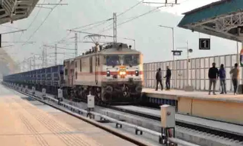 JAMMU: रेलवे ने एक साथ दो मालगाड़ियों की उतराई कर एक मील का पत्थर स्थापित किया
