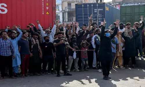 Pakistan ने इजरायल विरोधी प्रदर्शन के चलते इंटरनेट सेवा बंद की, सड़कें सील कीं