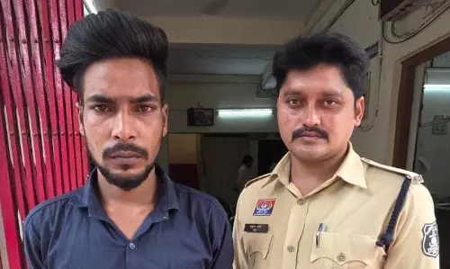 इंडोर स्टेडियम परिसर में चाकू के साथ बदमाश युवक गिरफ्तार
