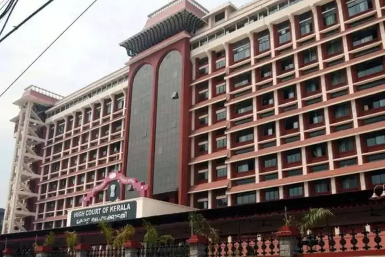 Kerala उच्च न्यायालय ने कहा मुनंबम भूमि वक्फ की संपत्ति नहीं है Kerala उच्च न्यायालय ने कहा मुनंबम भूमि वक्फ की संपत्ति नहीं है