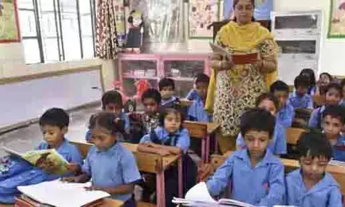 सत्र के आधे समय में ही Gurugram के सरकारी स्कूलों में पाठ्यपुस्तकों की कमी सत्र के आधे समय में ही Gurugram के सरकारी स्कूलों में पाठ्यपुस्तकों की कमी