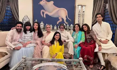 Amitabh Bachchan के परिवार के 9 सदस्य, जो फिल्मों से दूर: कोई एरोनॉटिकल इंजीनियर तो कोई इनवेस्टमेंट बैंकर Amitabh Bachchan के परिवार के 9 सदस्य, जो फिल्मों से दूर: कोई एरोनॉटिकल इंजीनियर तो कोई इनवेस्टमेंट बैंकर