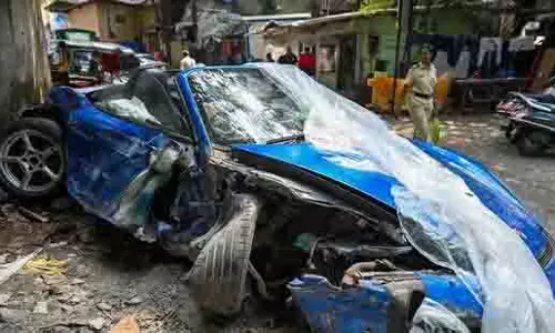 22 वर्षीय छात्र गंभीर रूप से घायल, उसकी पोर्श कार WEH डिवाइडर से टकराई 22 वर्षीय छात्र गंभीर रूप से घायल, उसकी पोर्श कार WEH डिवाइडर से टकराई