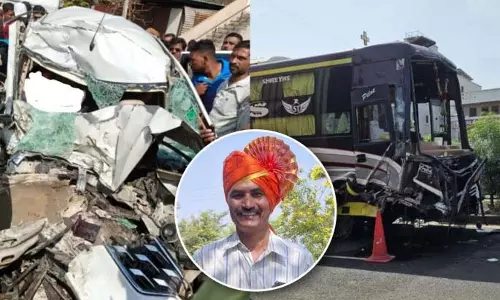 Daund Taluka में बस ने कार को टक्कर मारी, कार क्षतिग्रस्त होने से एक व्यक्ति की मौत