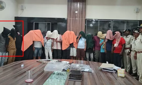 रायपुर के 3 सबसे बड़े नशा सप्लायर ओडिशा में गिरफ्तार, जर्मन पिस्टल जब्त रायपुर के 3 सबसे बड़े नशा सप्लायर ओडिशा में गिरफ्तार, जर्मन पिस्टल जब्त